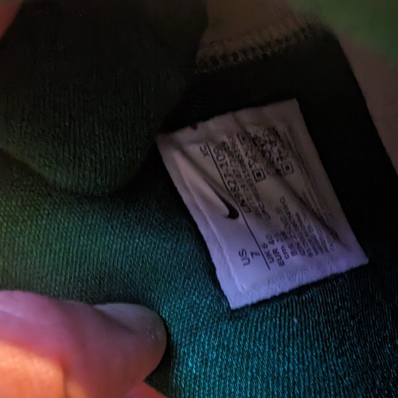 Nike youth 7 Kyrie green and white speckle worn but good condition - Picture 6 of 12